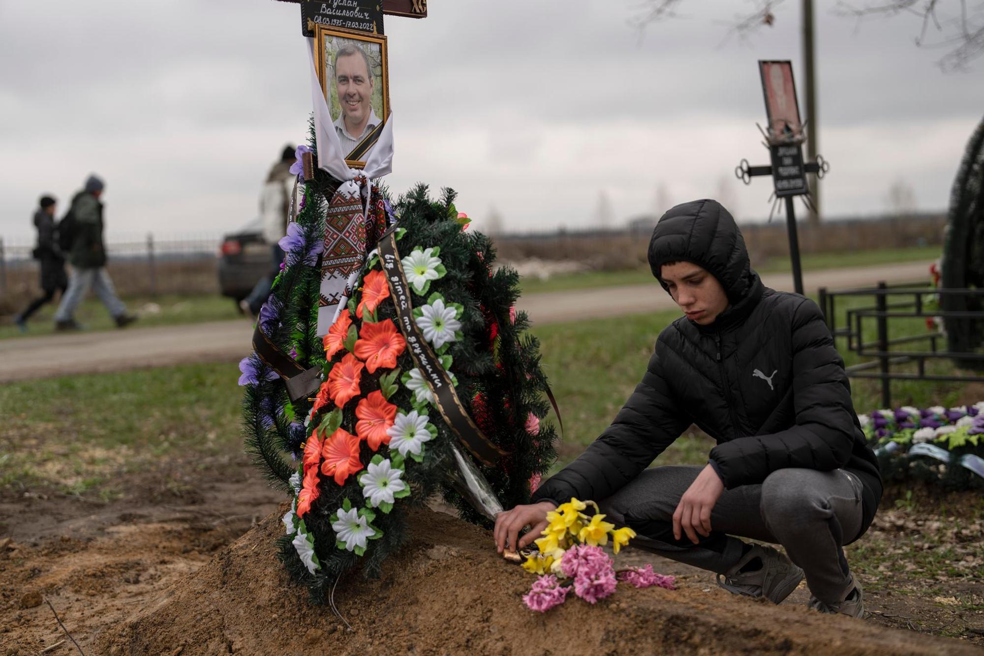 Trauer Friedhof Butscha 210422