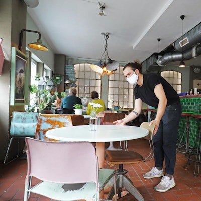 Herr Pimok Gastronomen Krise Corona Symbolbild