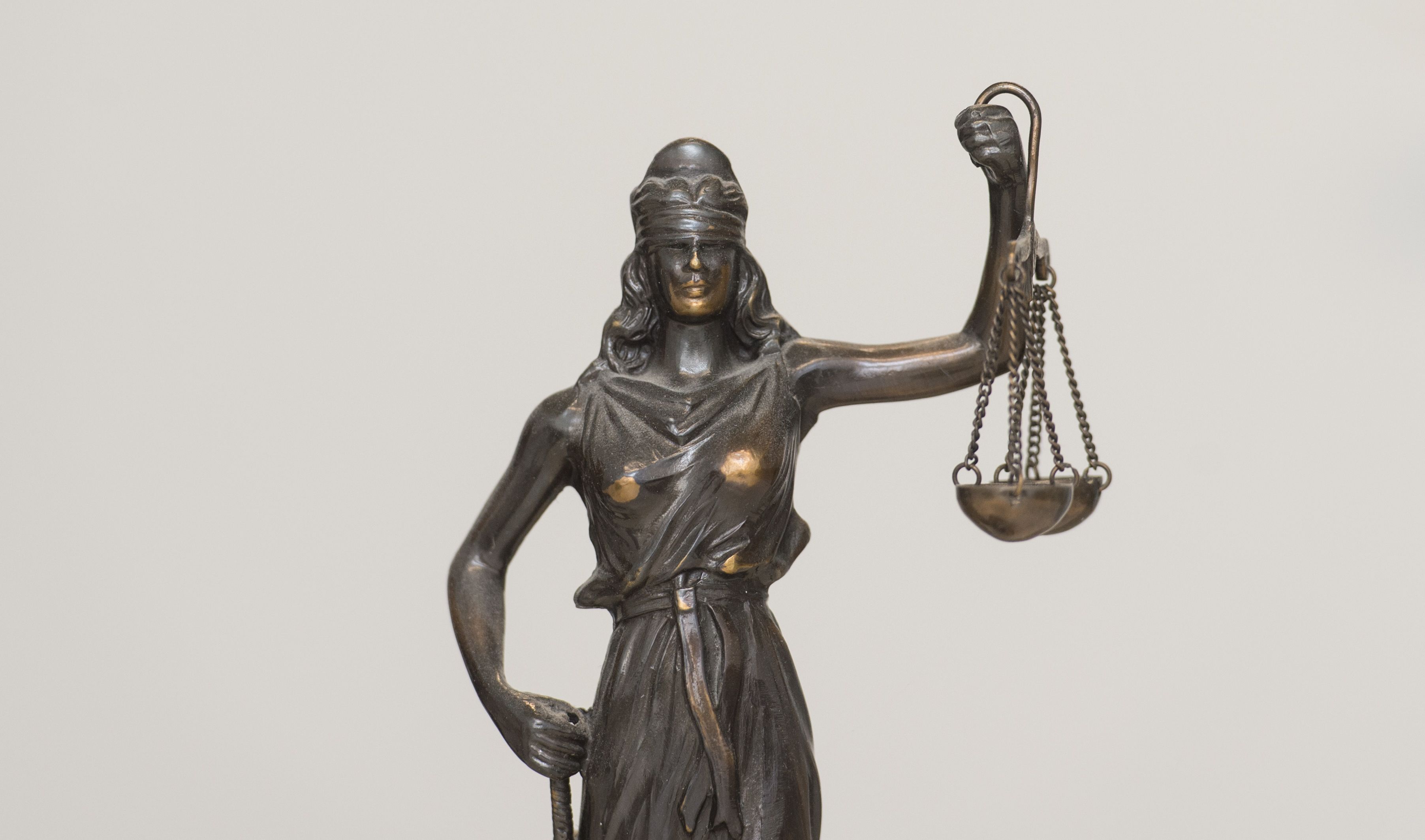 Justitia kleine Statue