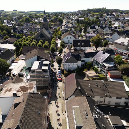 20220807_own_schützenfest_lindlar_Festzug_Königspaar_DJI_0471