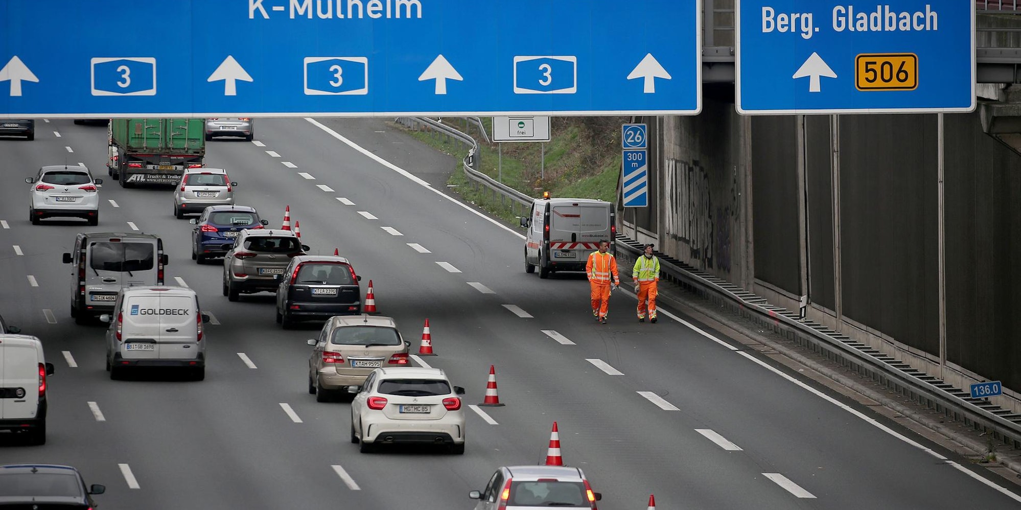 A3 Betonplatte Prüfung dpa