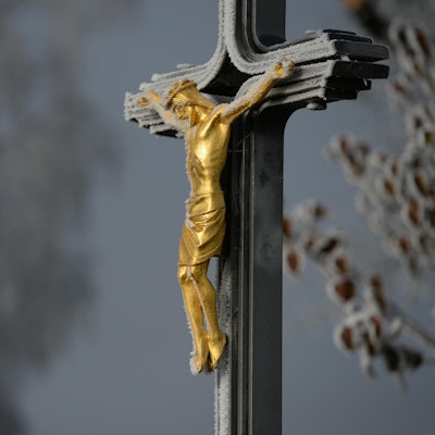 Kreuz Kirche Symbolbild