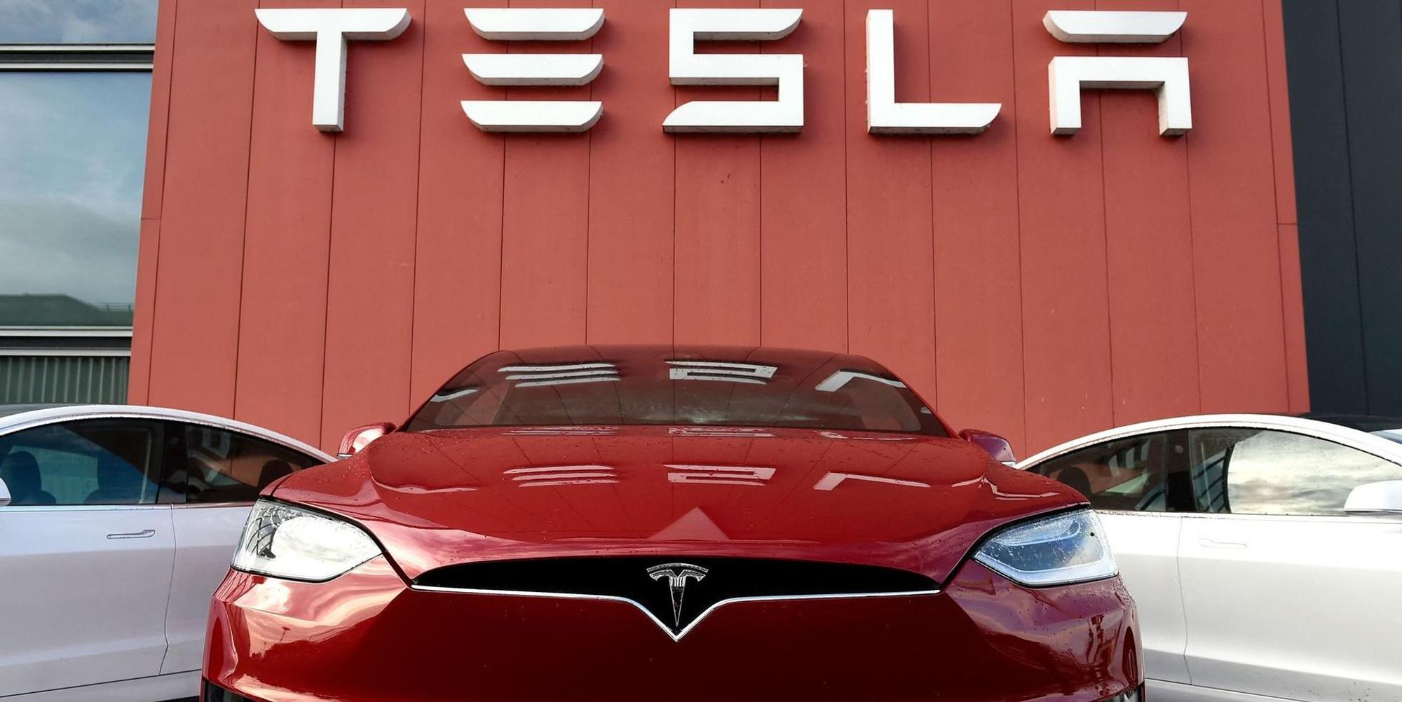 Tesla Symbol 151221