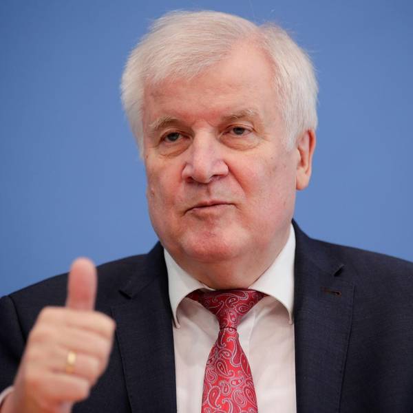 Seehofer Daumen hoch