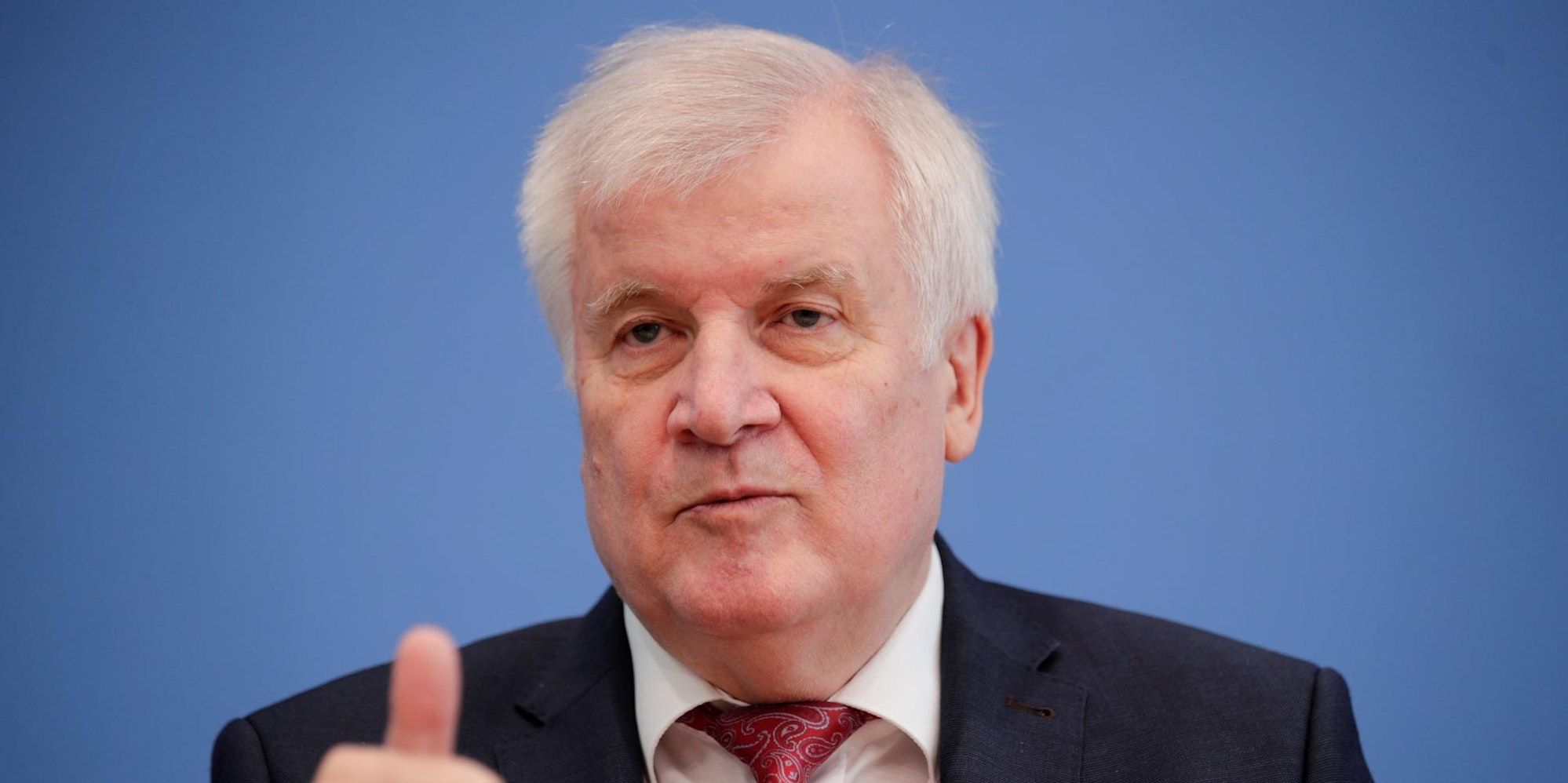 Seehofer Daumen hoch