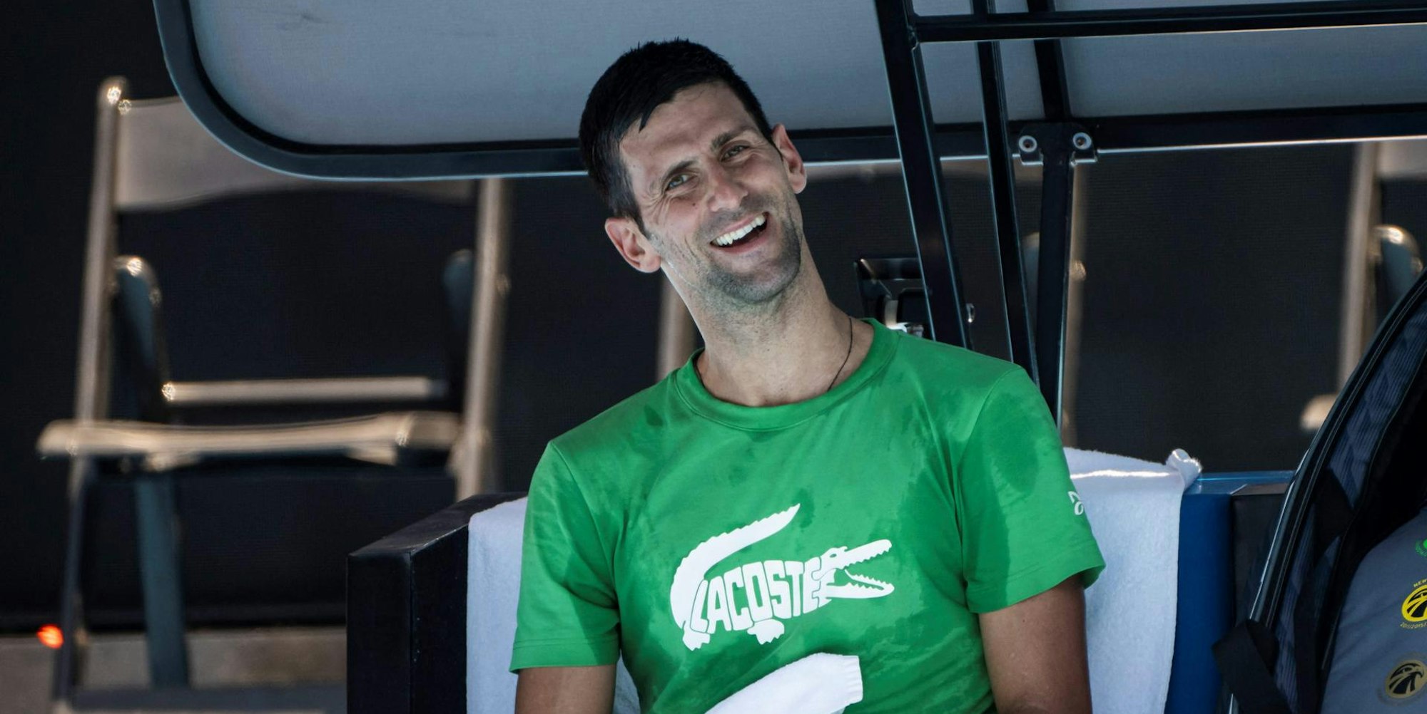 Novac Djokovic lacht beim Training in Melbourne 13.1.22