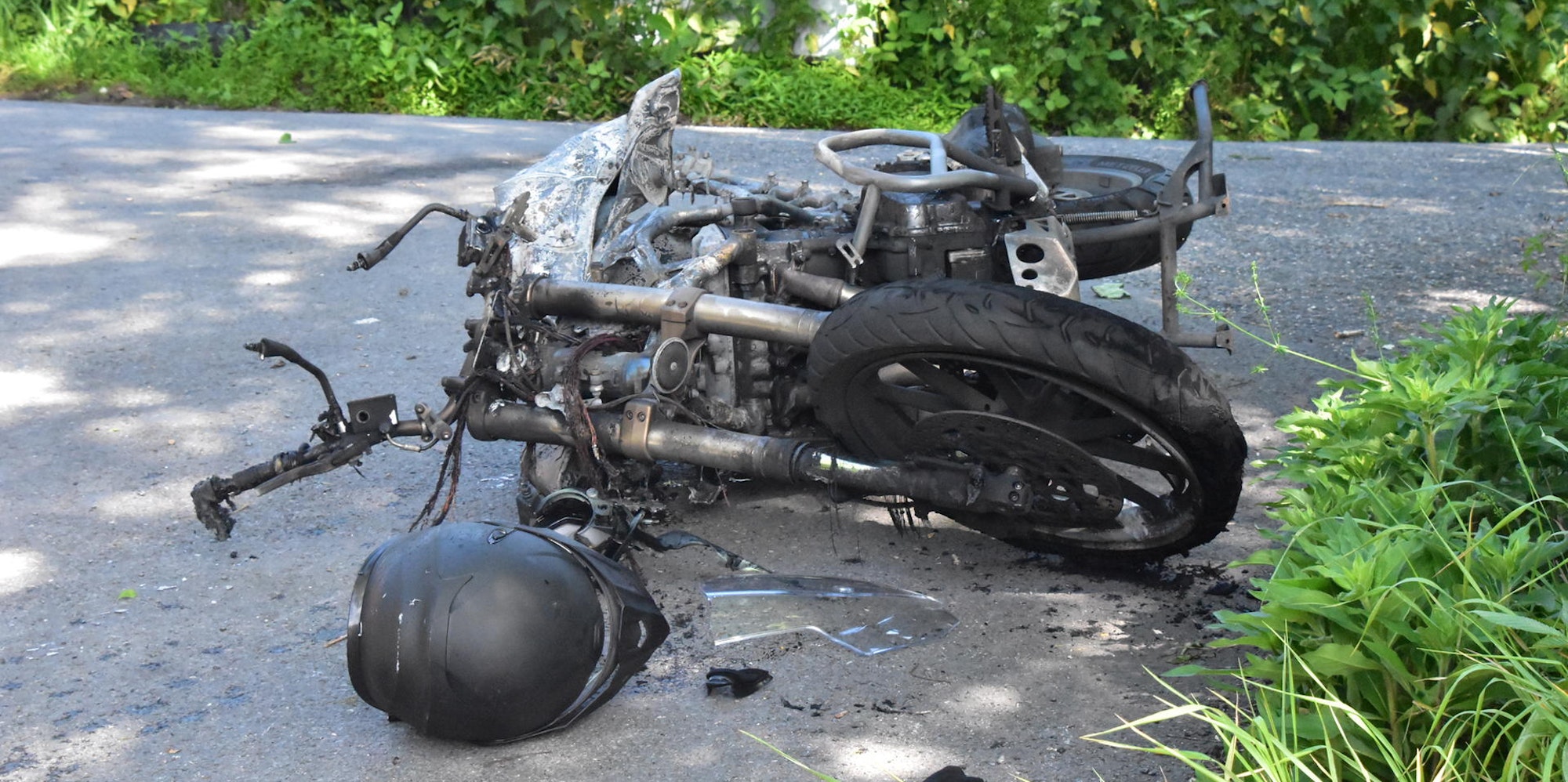 Ausgebranntes_Motorrad_B478