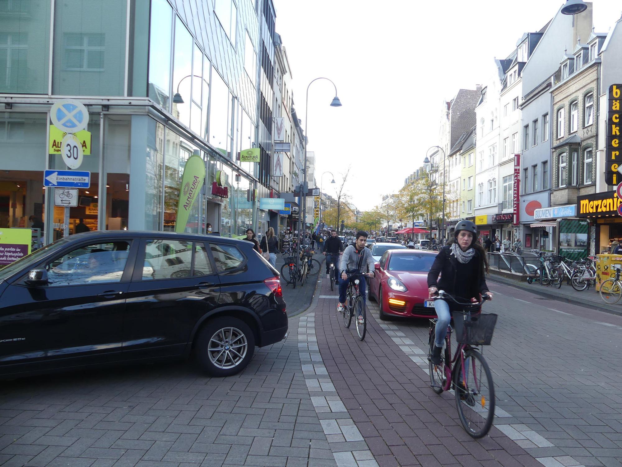 roes-venloer-str-verkehr-005