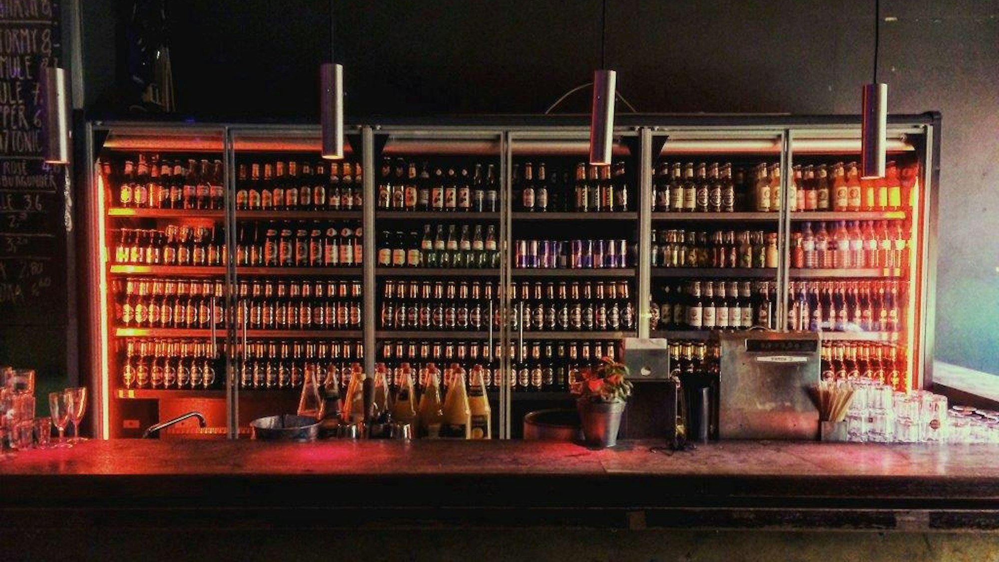 Der Bartresen des Sixpack.