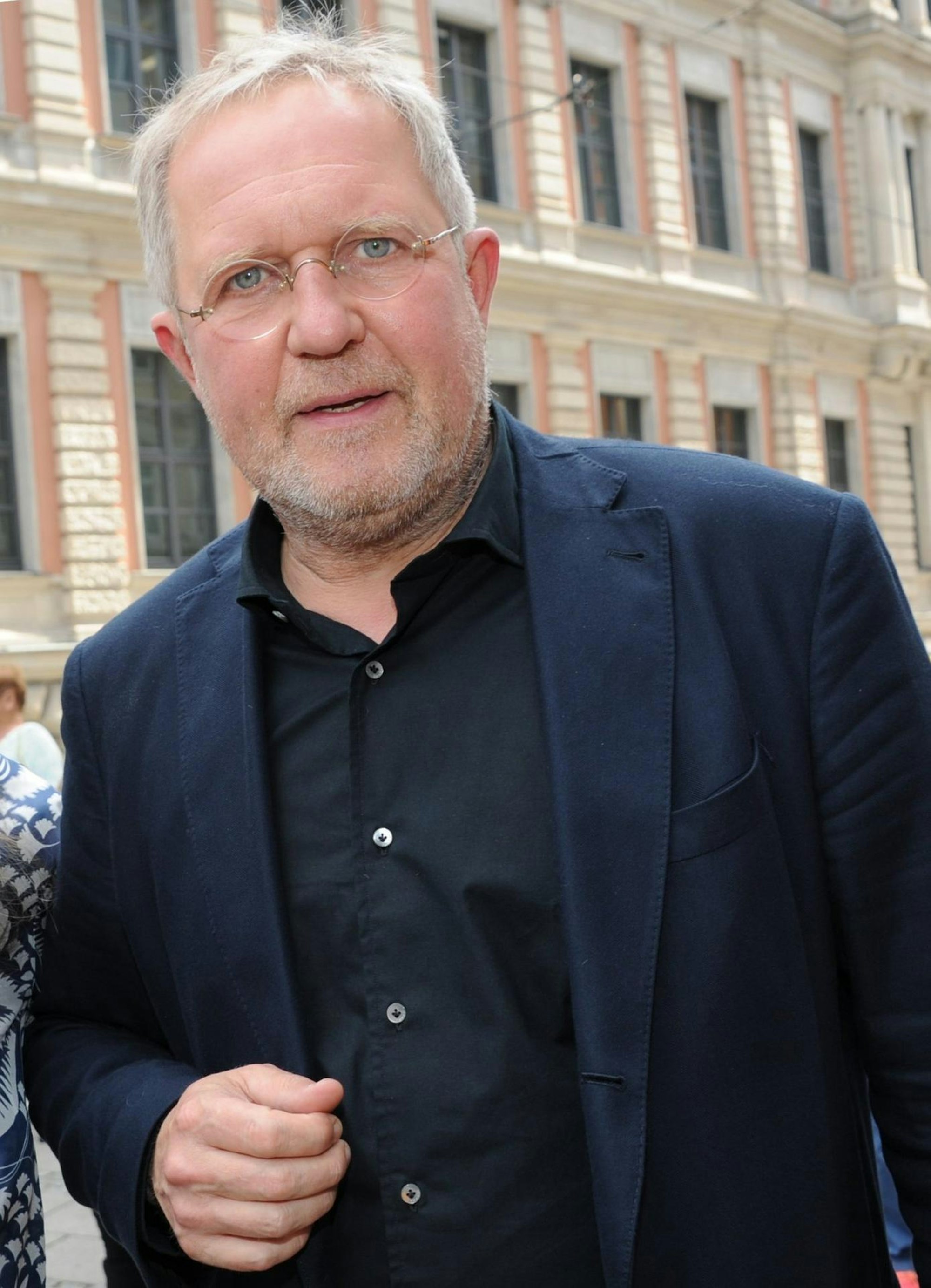 harald krassnitzer guckt erstaunt