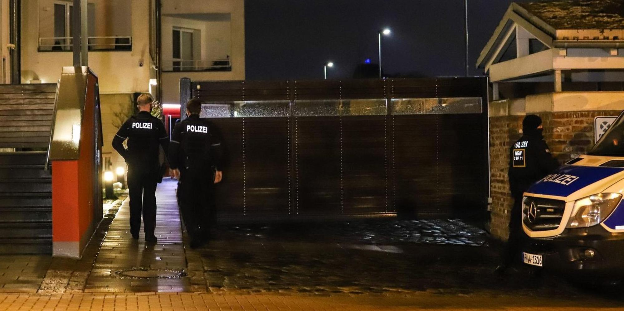 Polizisten im Dunkeln
