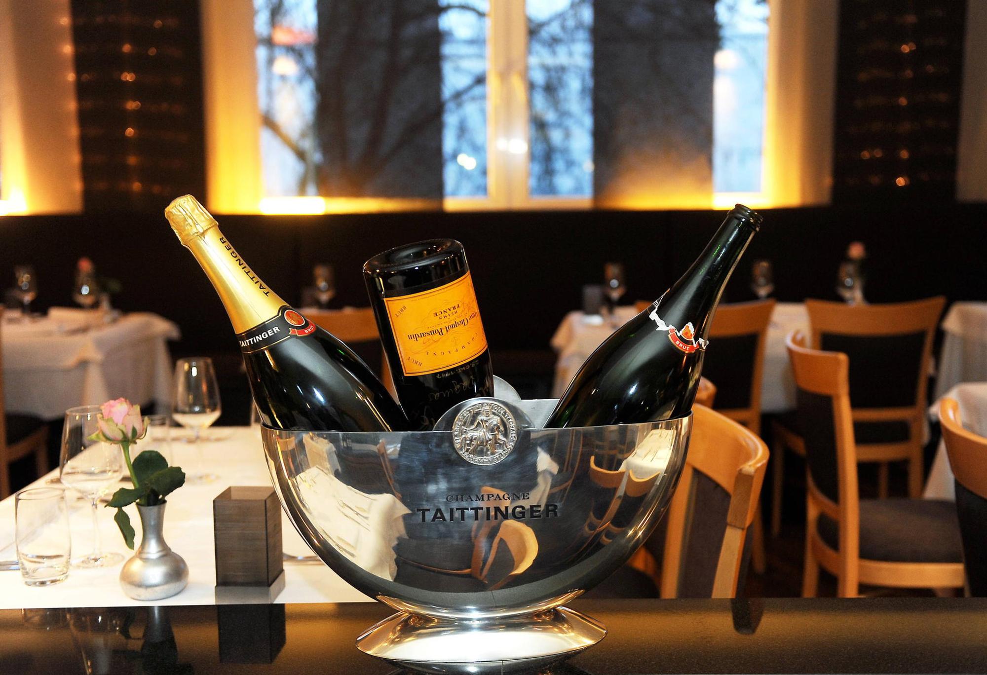 Gastro Henn Aphrodite Wein