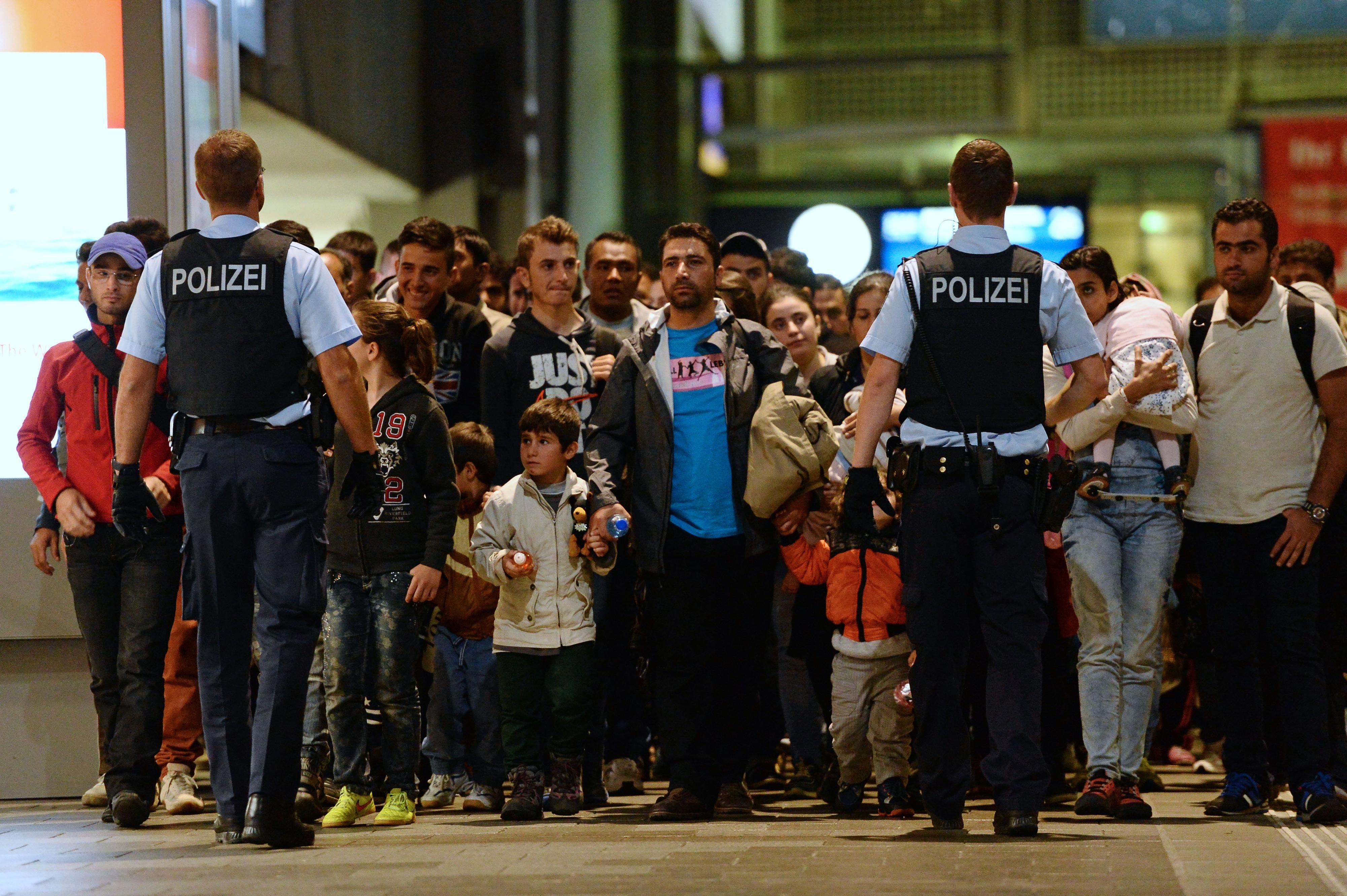 Polizei_durch_Fluech_46707076