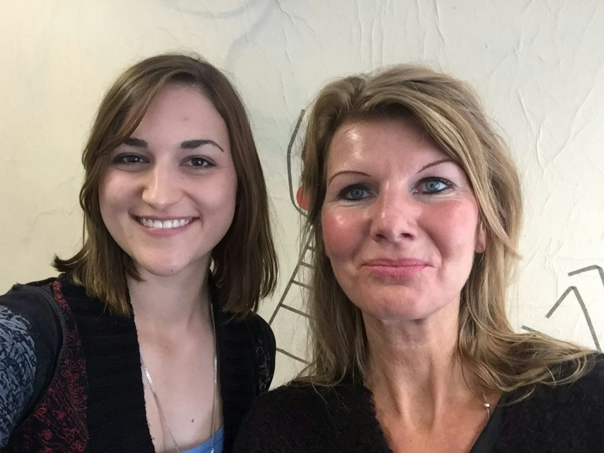 Laura Wenzel und Cyberpsychologin Catarina Katzer