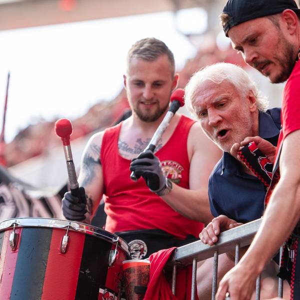 Völler bei den Fans