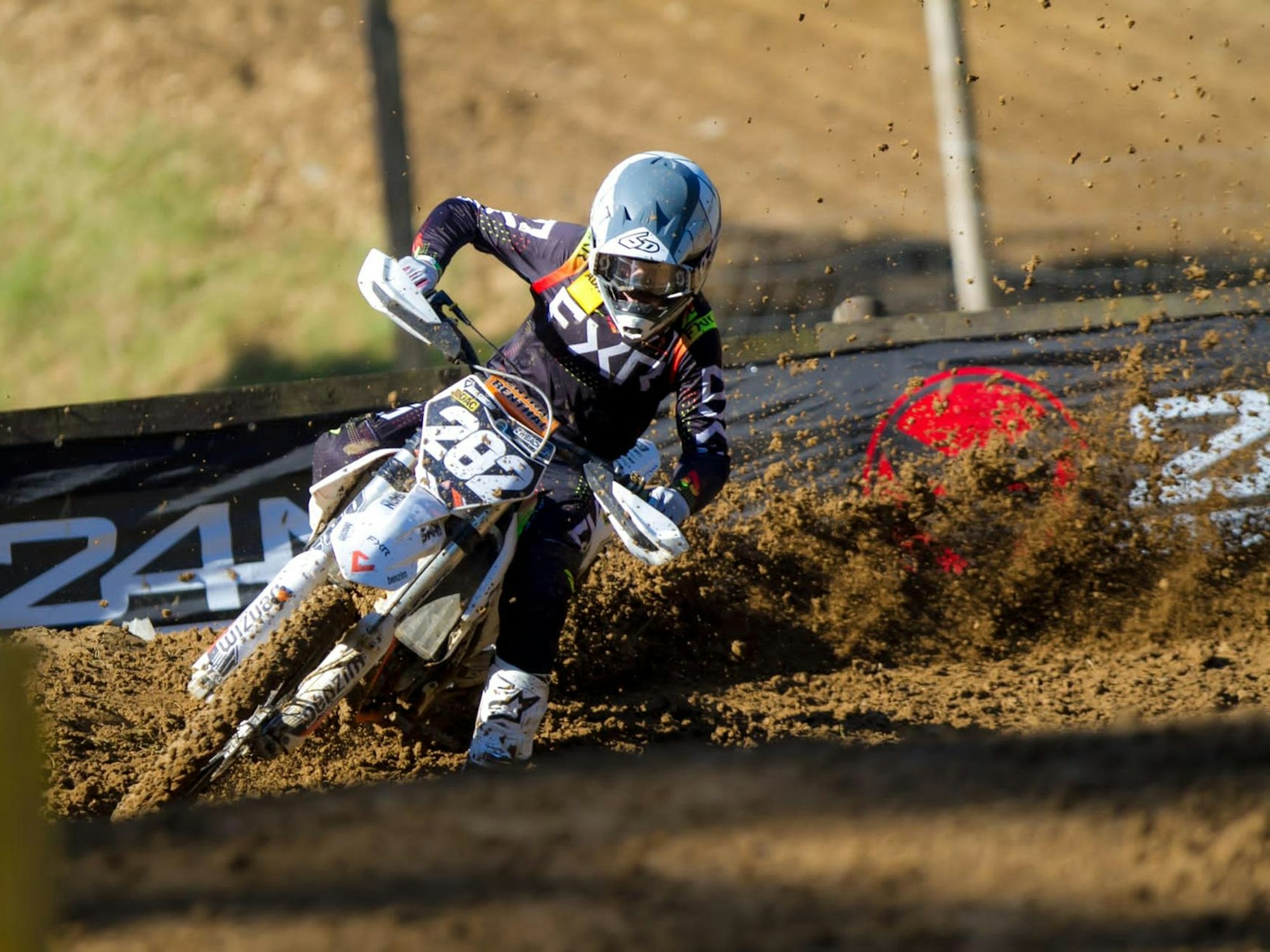 b8634f60-3bb2-45fb-98b4-490009097972