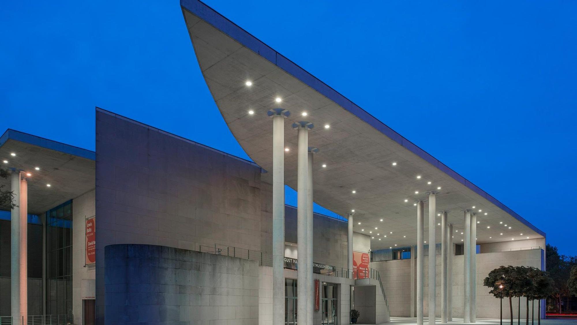 Das Kunstmuseum Bonn bei Nacht