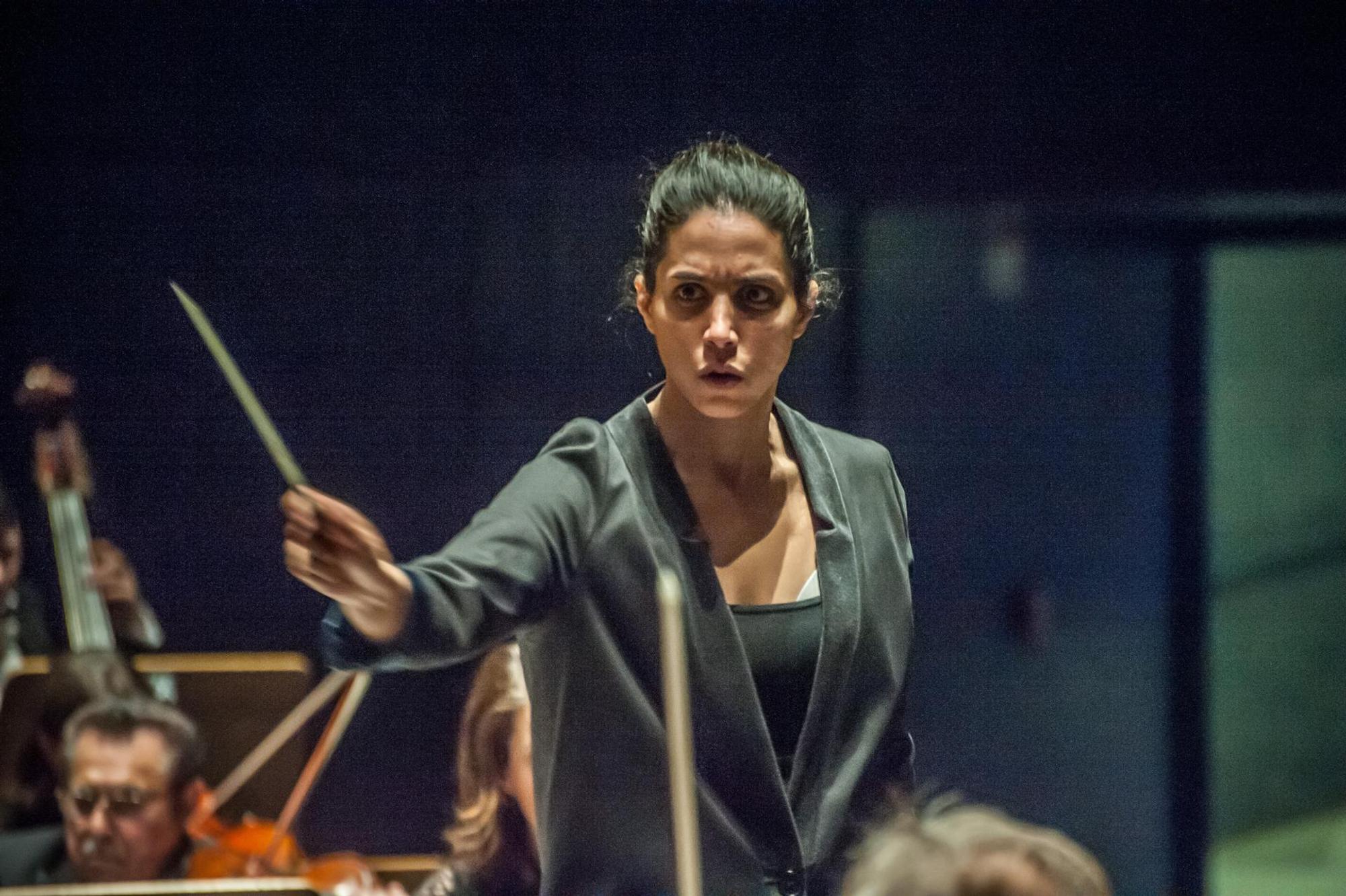 Bar Avni Dirigentin Leverkusen Bayer Philharmoniker Konzert