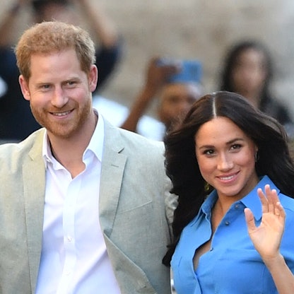 Prinz Harry und seine Ehefrau Herzogin Meghan winken den Fotografen.