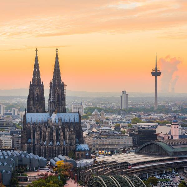 Dom im Sonnenuntergang