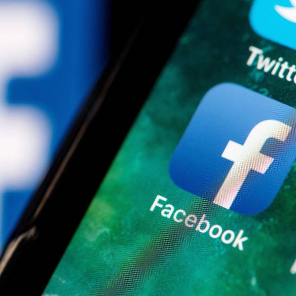 Facebook Symbol dpa 041019