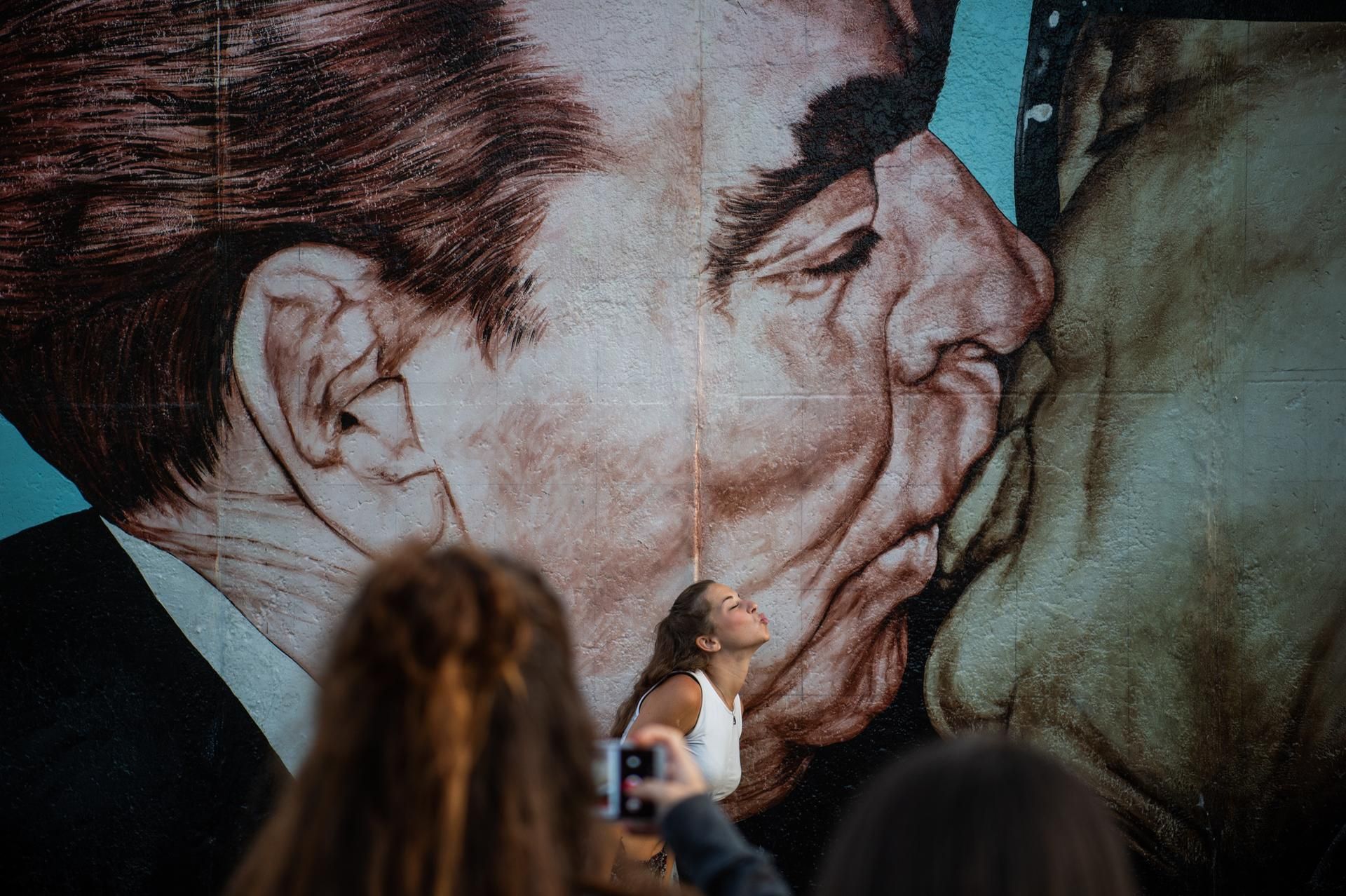 Selfies vor der East Side Gallery