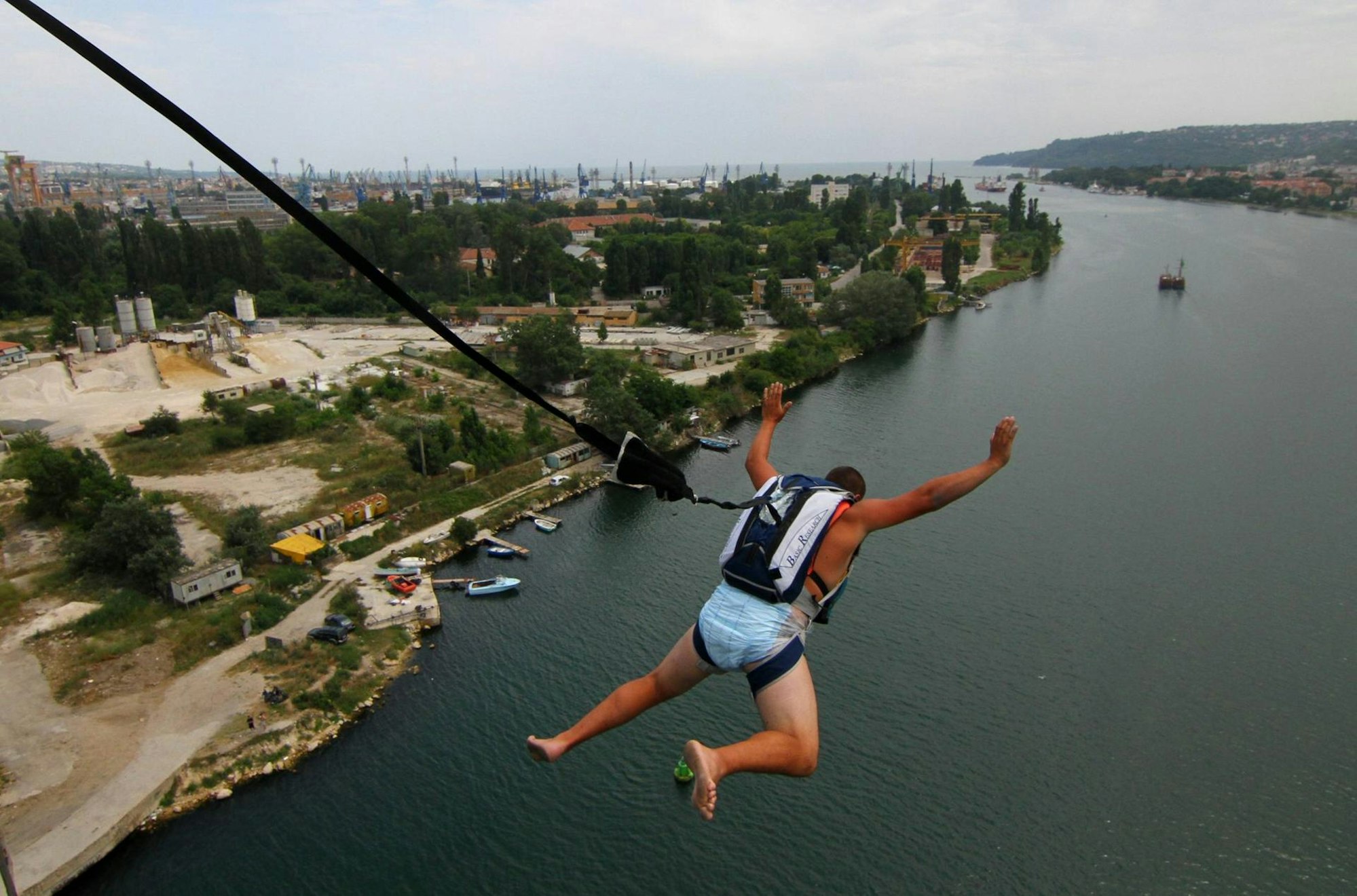 Online-Dating_Mann_Bungee