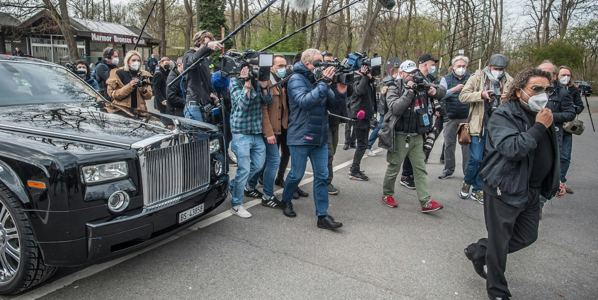 beerdigung_adam_goman_LE-leverkusen09042021ALF_9970