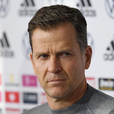 Bierhoff guckt verstört