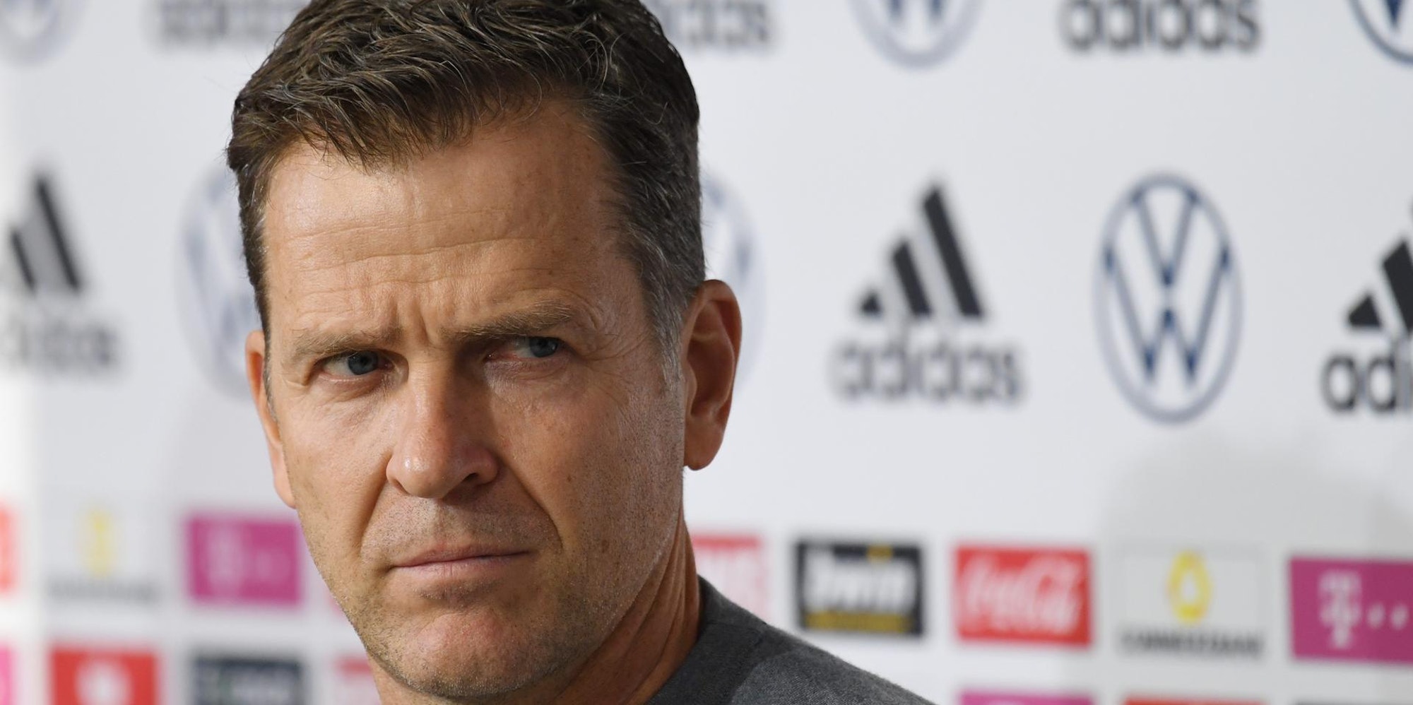 Bierhoff guckt verstört