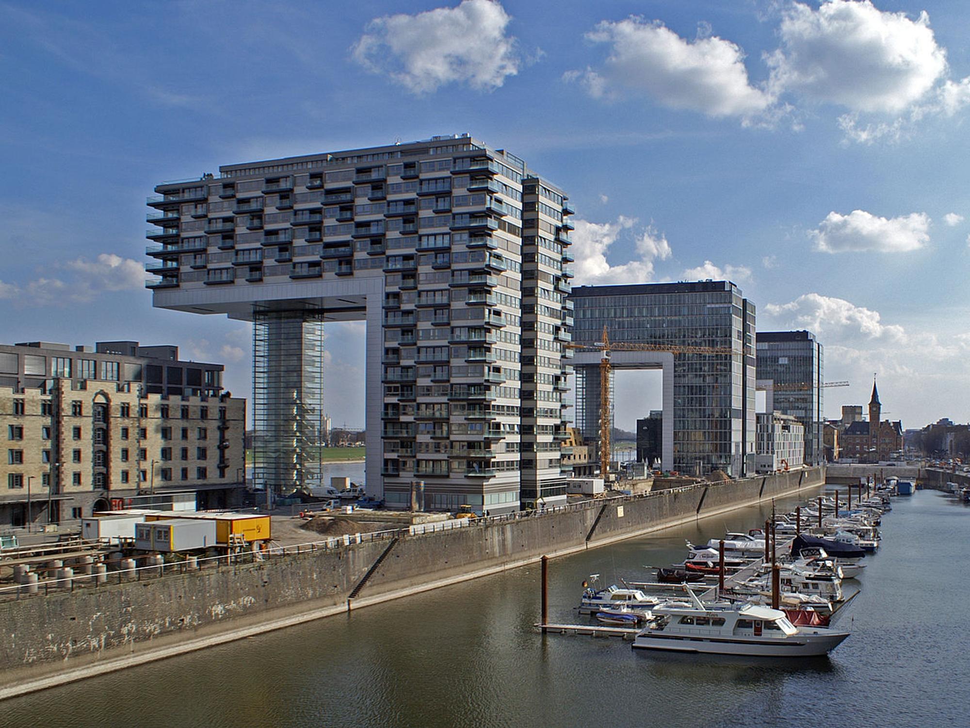 1280px-Rheinauhafen_Kranhäuser_20110315_001