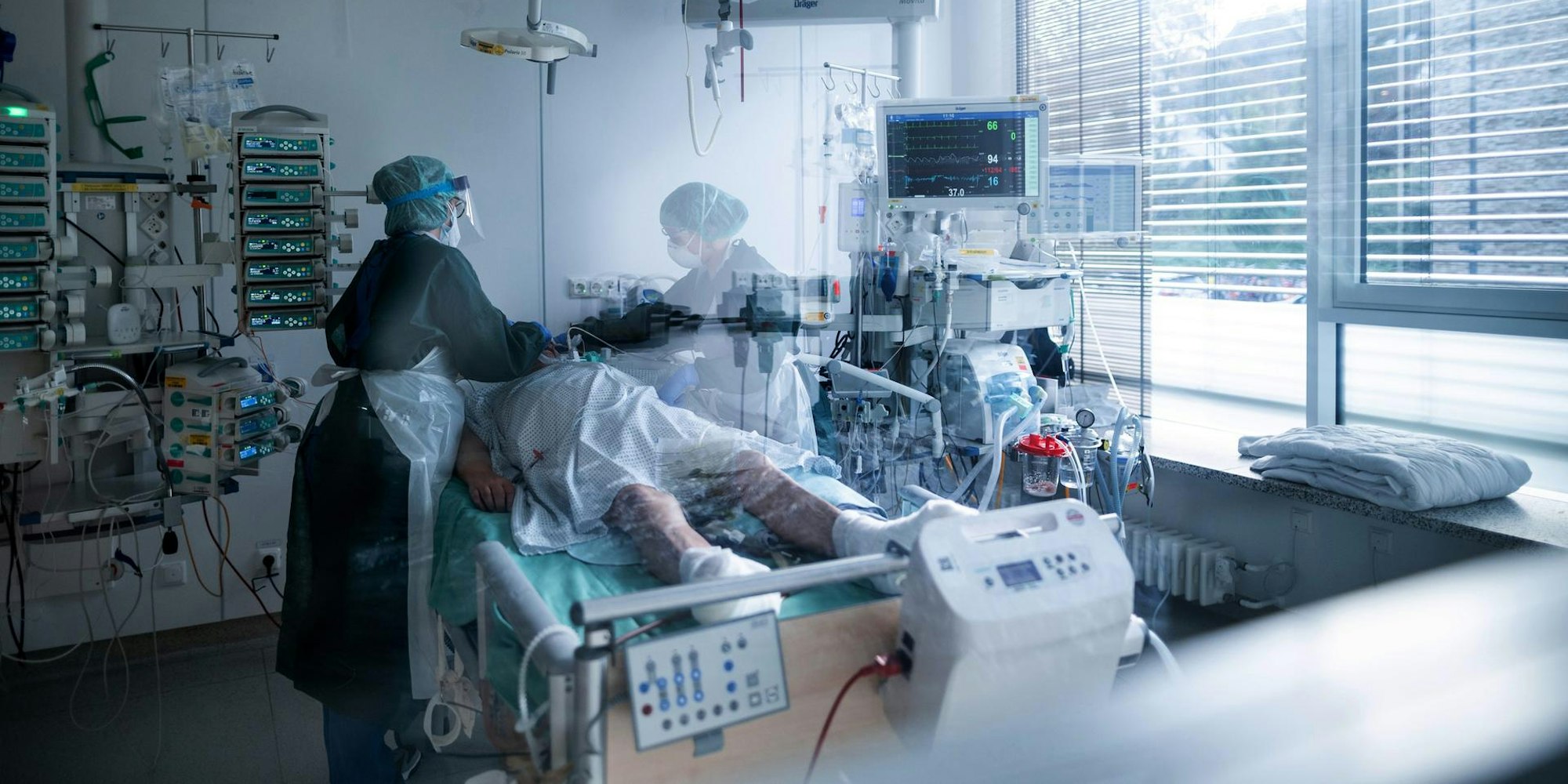Corona Symbolbild Pflege im KH