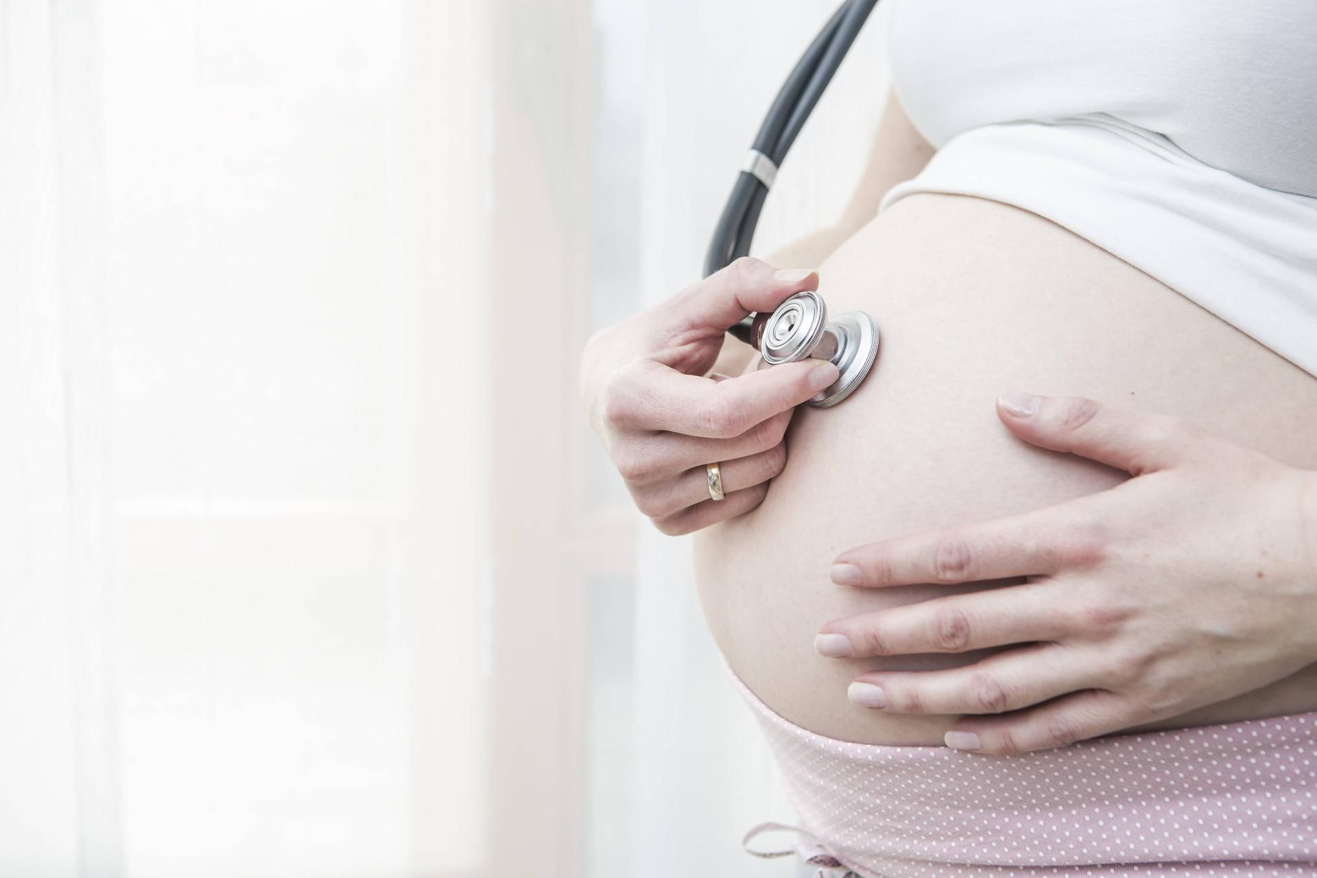 Schwangere_hört_Baby_ab