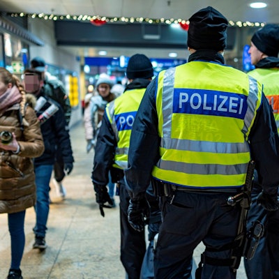 31122019_AR_Silvester_Polizei_HBF_FOS1-3