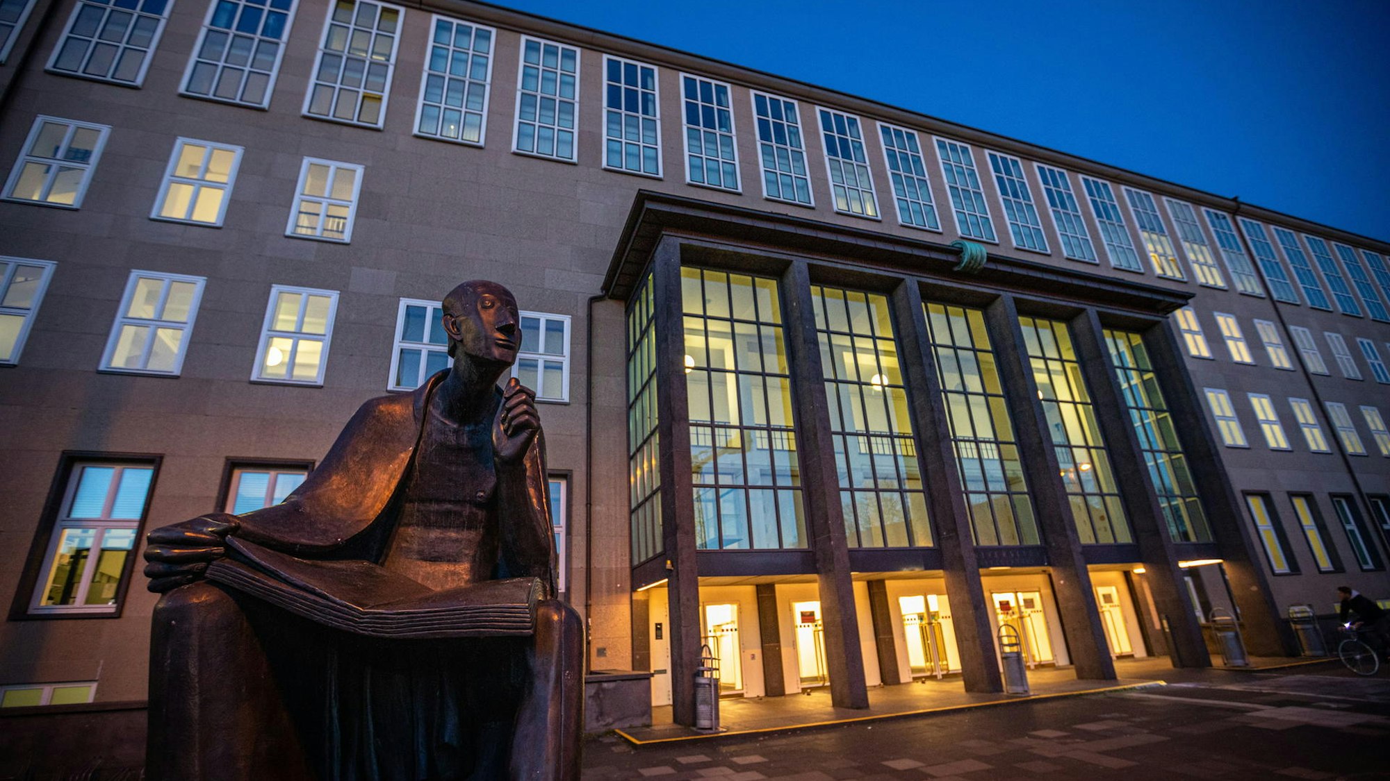 Der Haupteingang der Universität Köln.