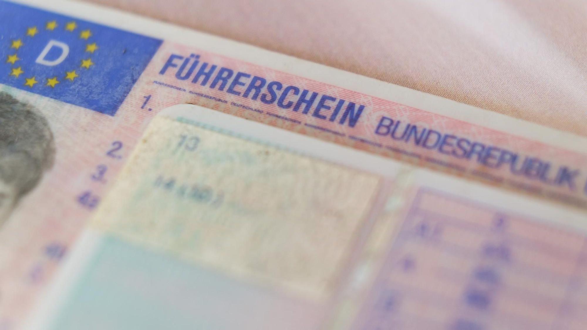 Nahaufnahme eines Führerscheins.