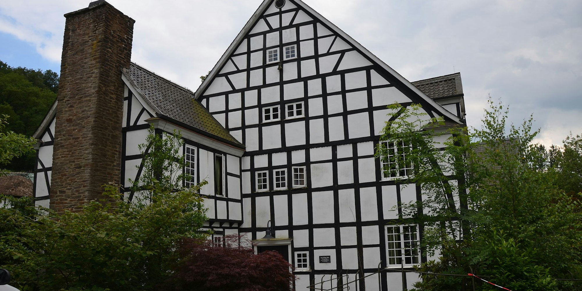 1920px-Gut_Hungenbach wiki_nicola_cc40