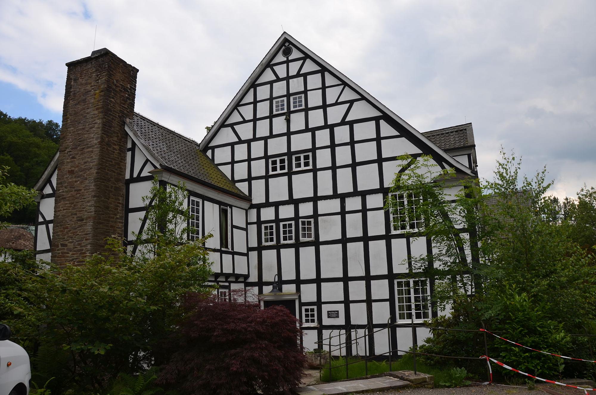 1920px-Gut_Hungenbach wiki_nicola_cc40