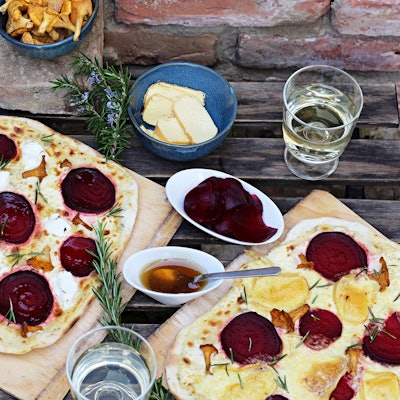 flammkuchen mit roter bete