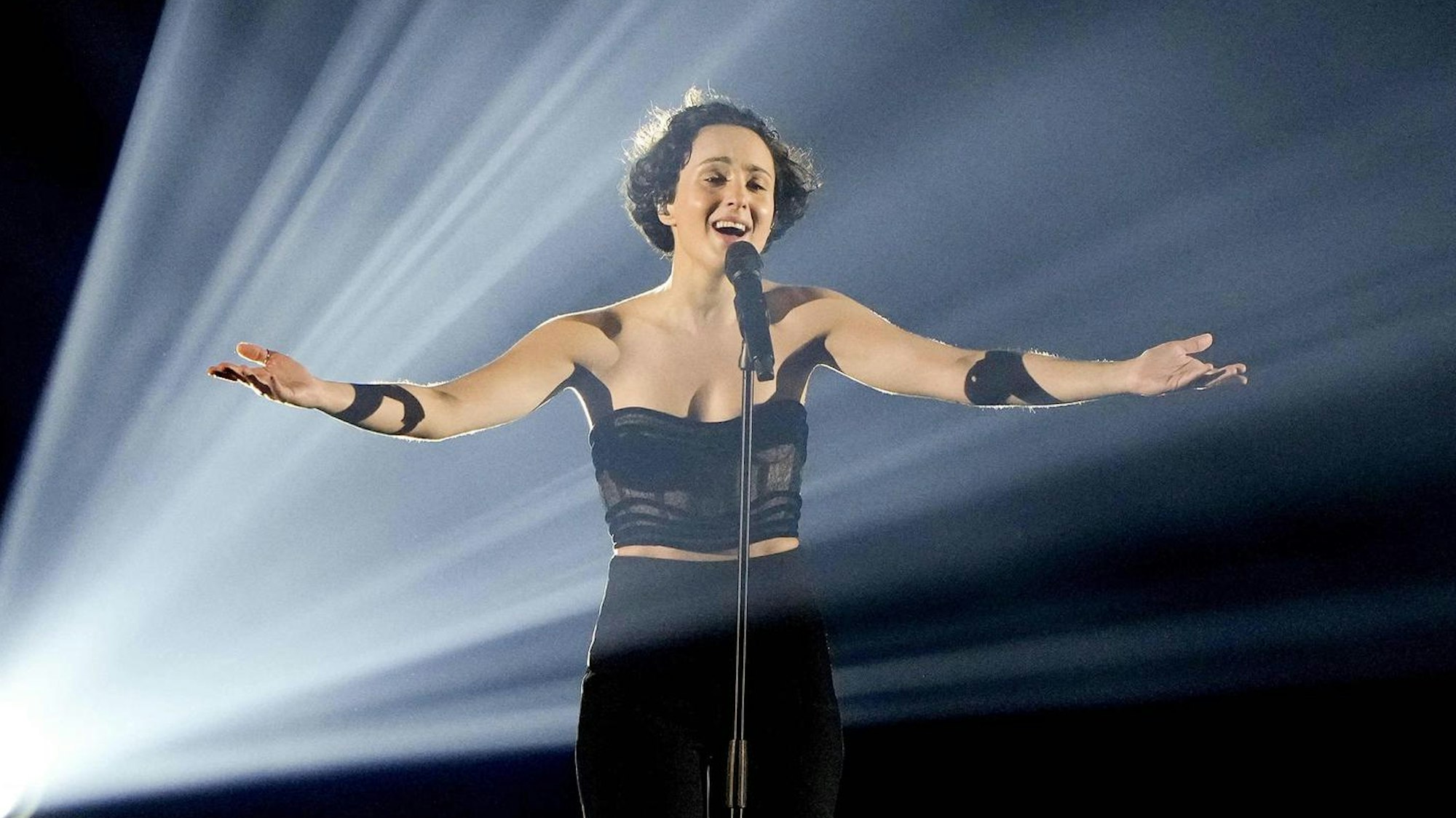 Barbara Pravi auf der Bühne.