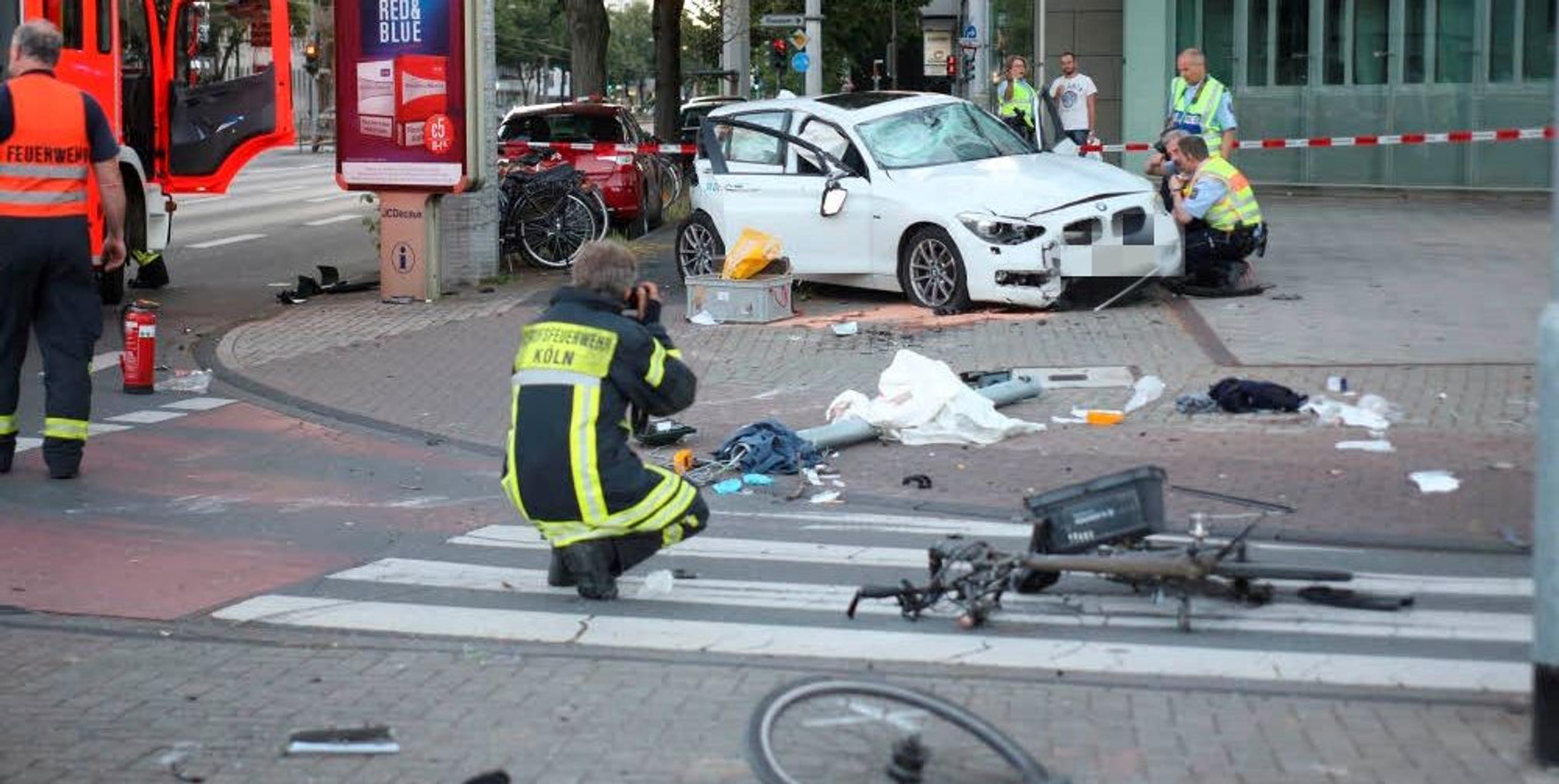 Raser Unfall aachener Straße