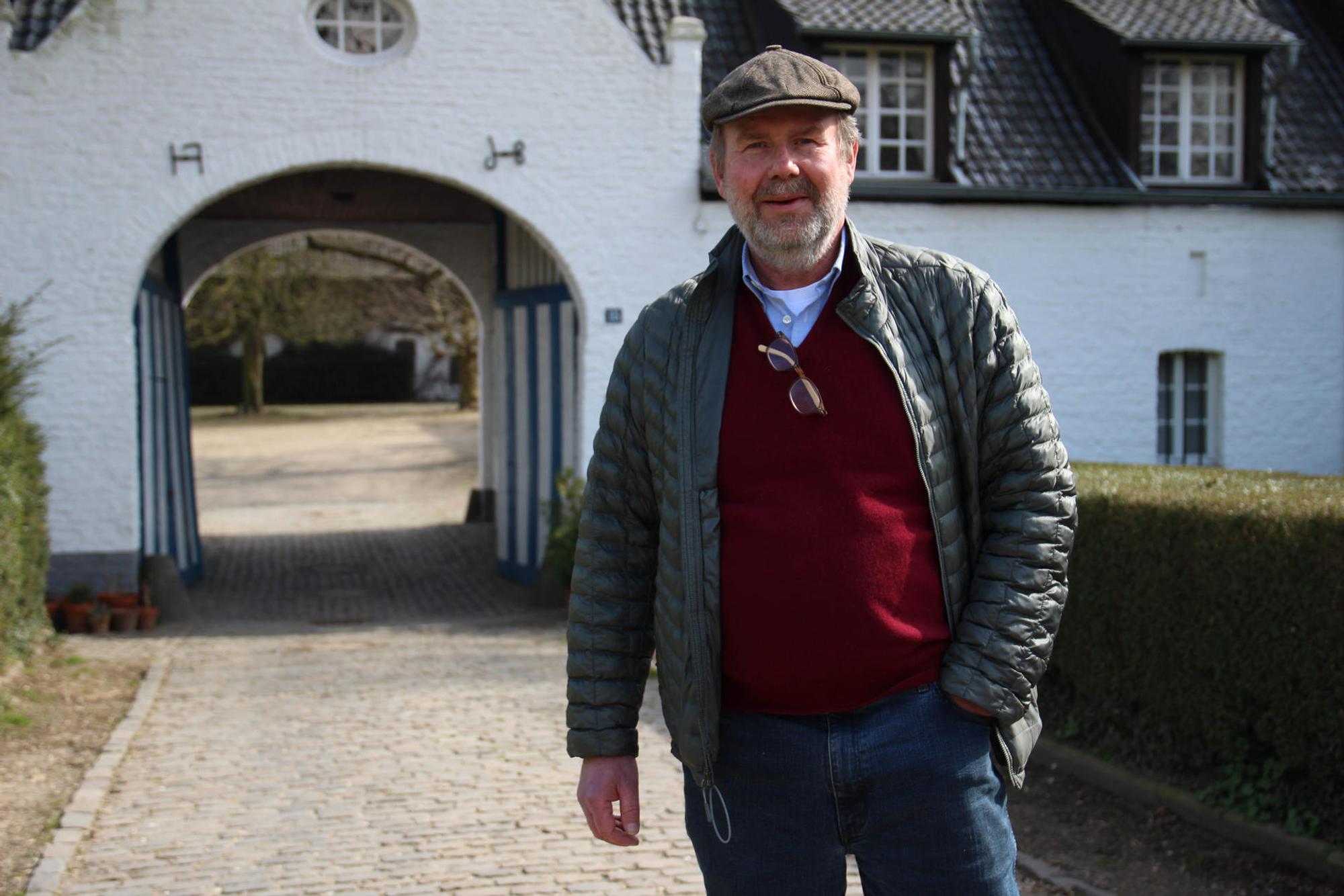 Junkersdorf_Gutsbesitzer Moritz Wolff Metternich vor dem Fronhof