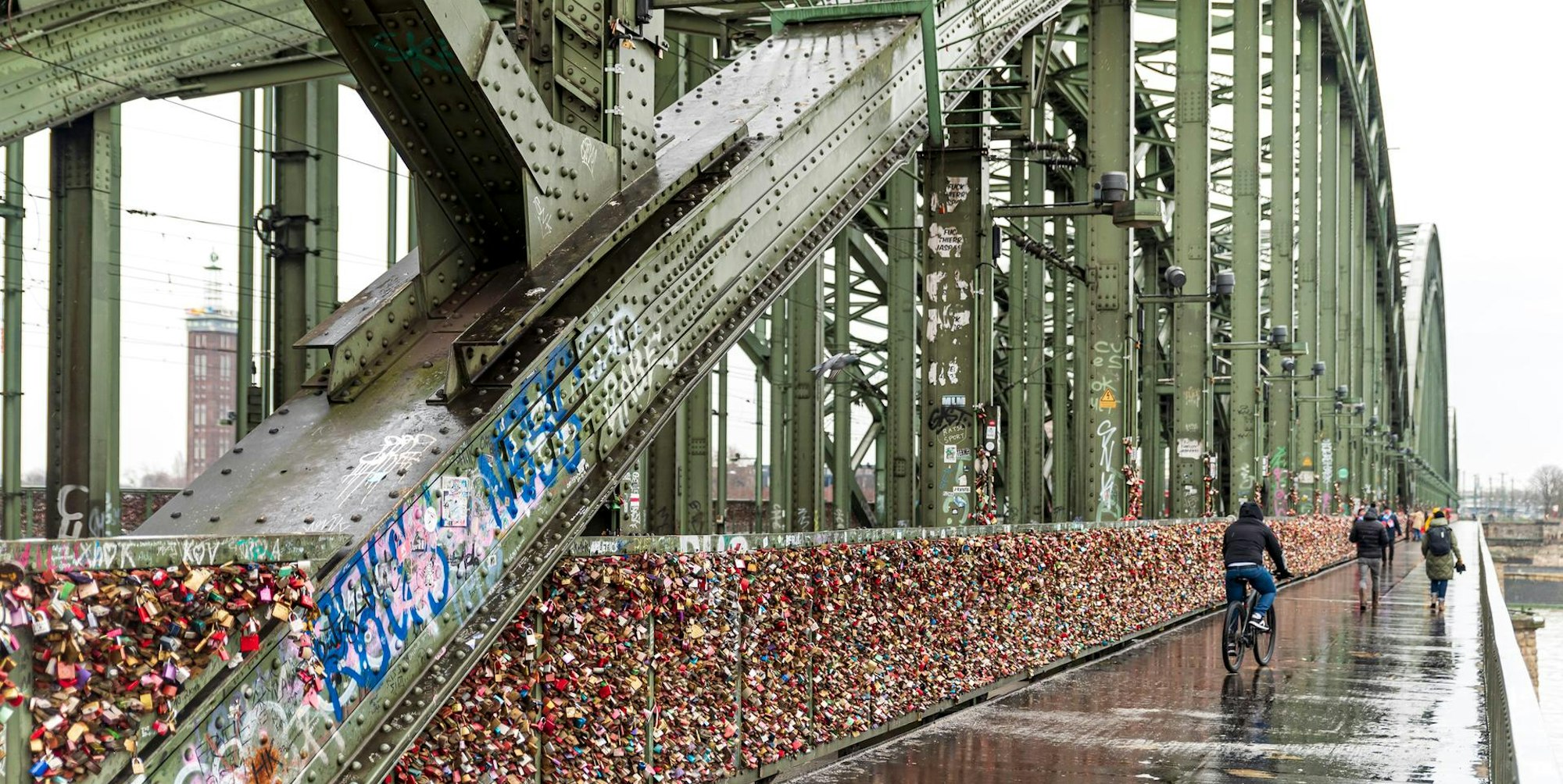 Hohenzollernbrücke Roll