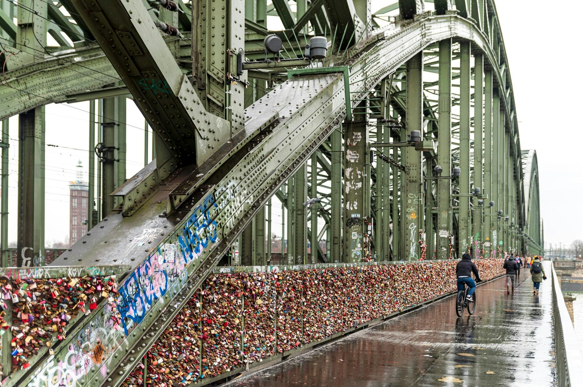 Hohenzollernbrücke Roll