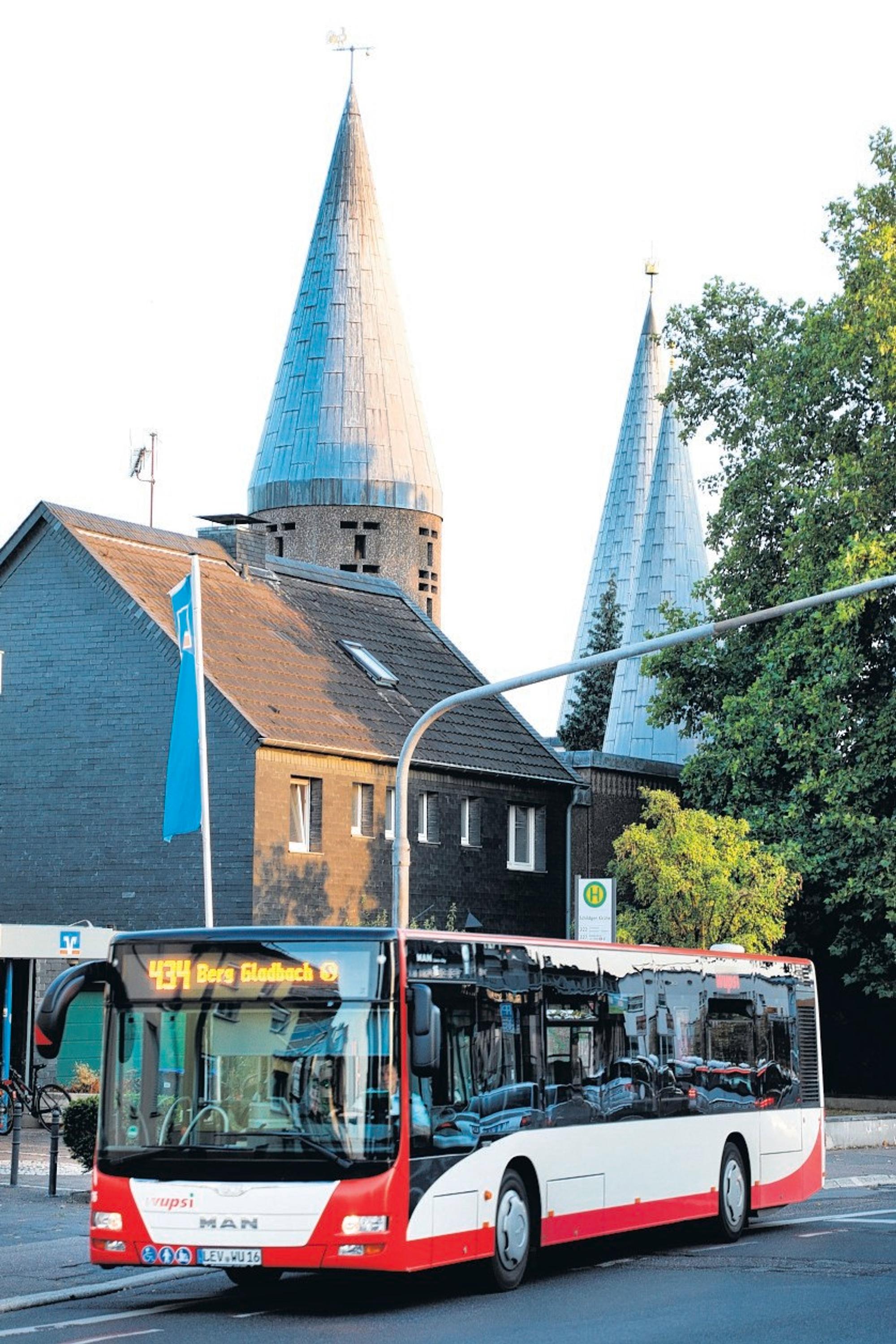 Kirche mit Bus