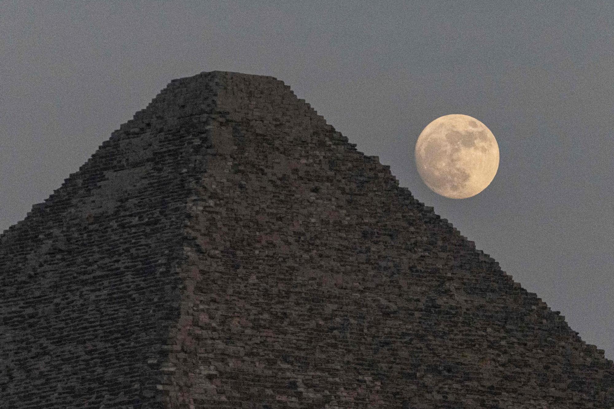 Supermoon afp Pyramide