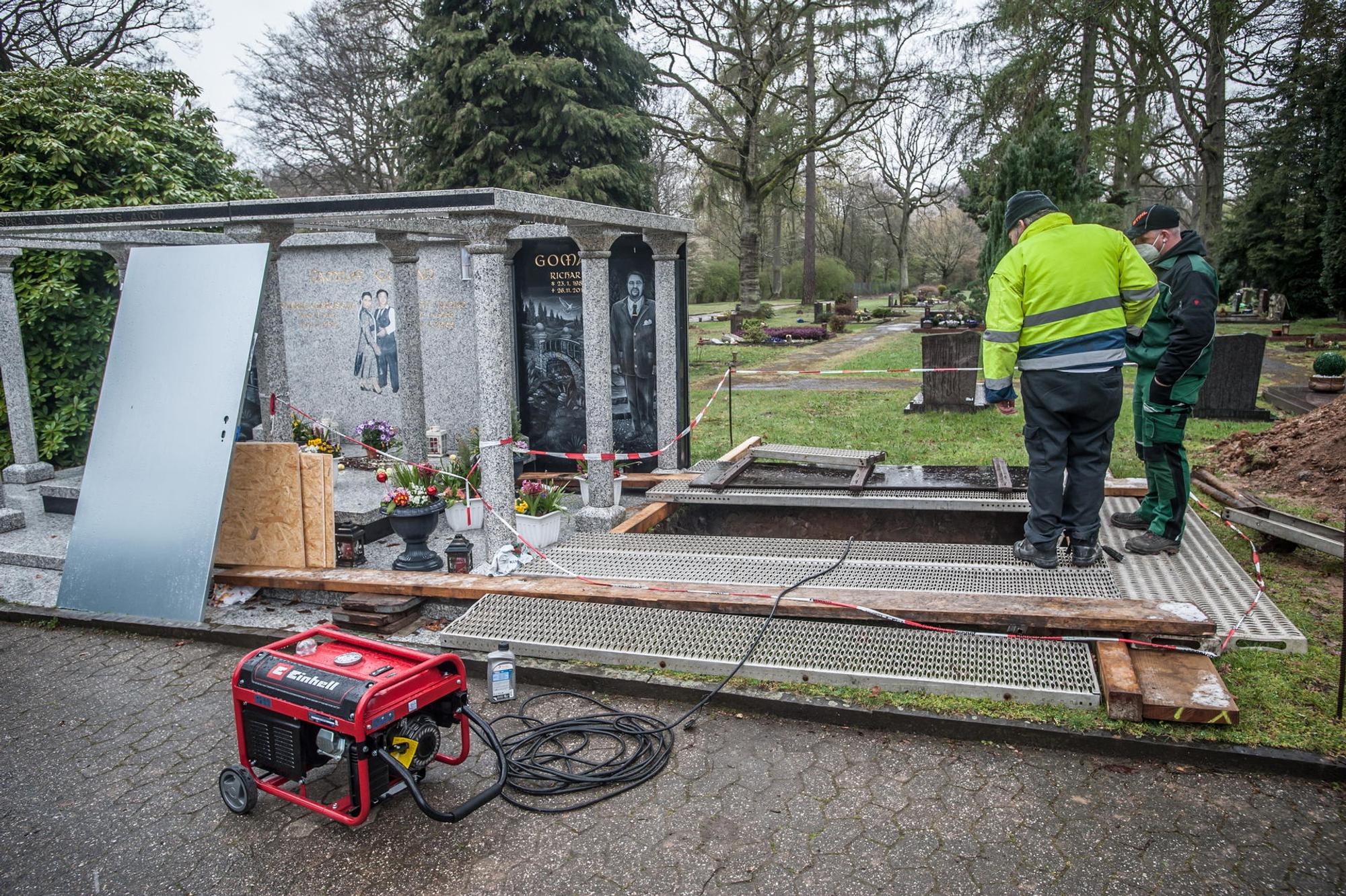 grossfamilie_beerdigung-vorber-LE-leverkusen07042021AL_4