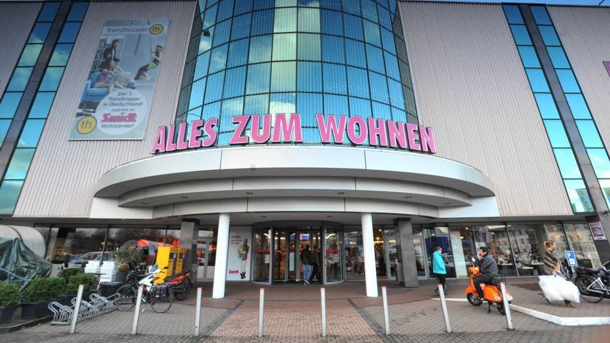 Möbelhaus in Leverkusen: Lorenz Smidt streicht die Segel – was passiert mit der Rundsporthalle?