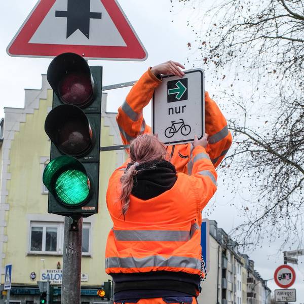 radfahrer grüner pfeil