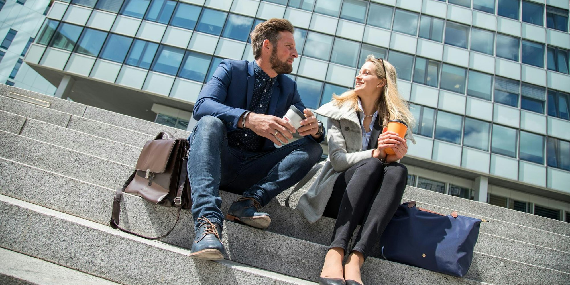 Über Gehalt sprechen Symbolbild